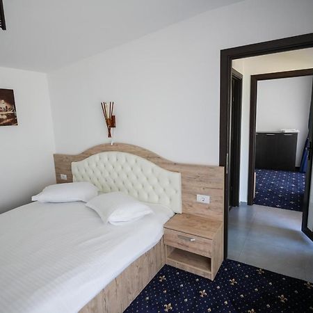 Bungalowuri "Doi Cocosi " Βίλα Horezu Εξωτερικό φωτογραφία